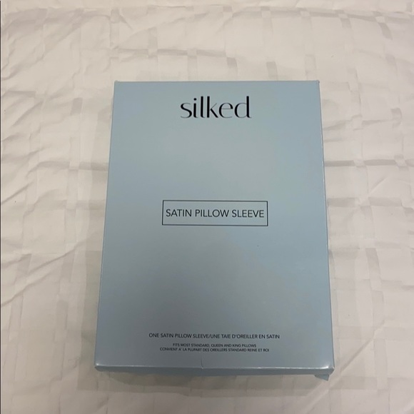 The Silked Pillow Sleeve